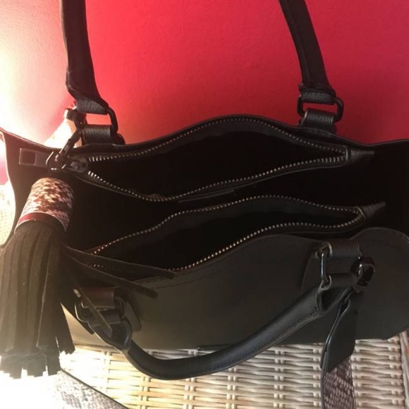 Aldo Bag with snake pattern strap - Picture 2 of 3